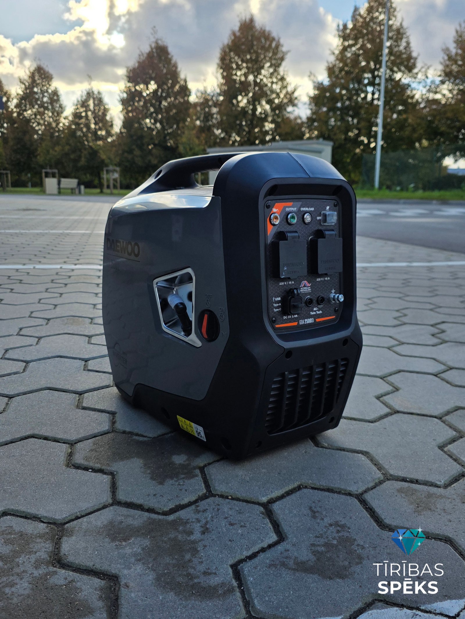Benzīna invertora ģenerators